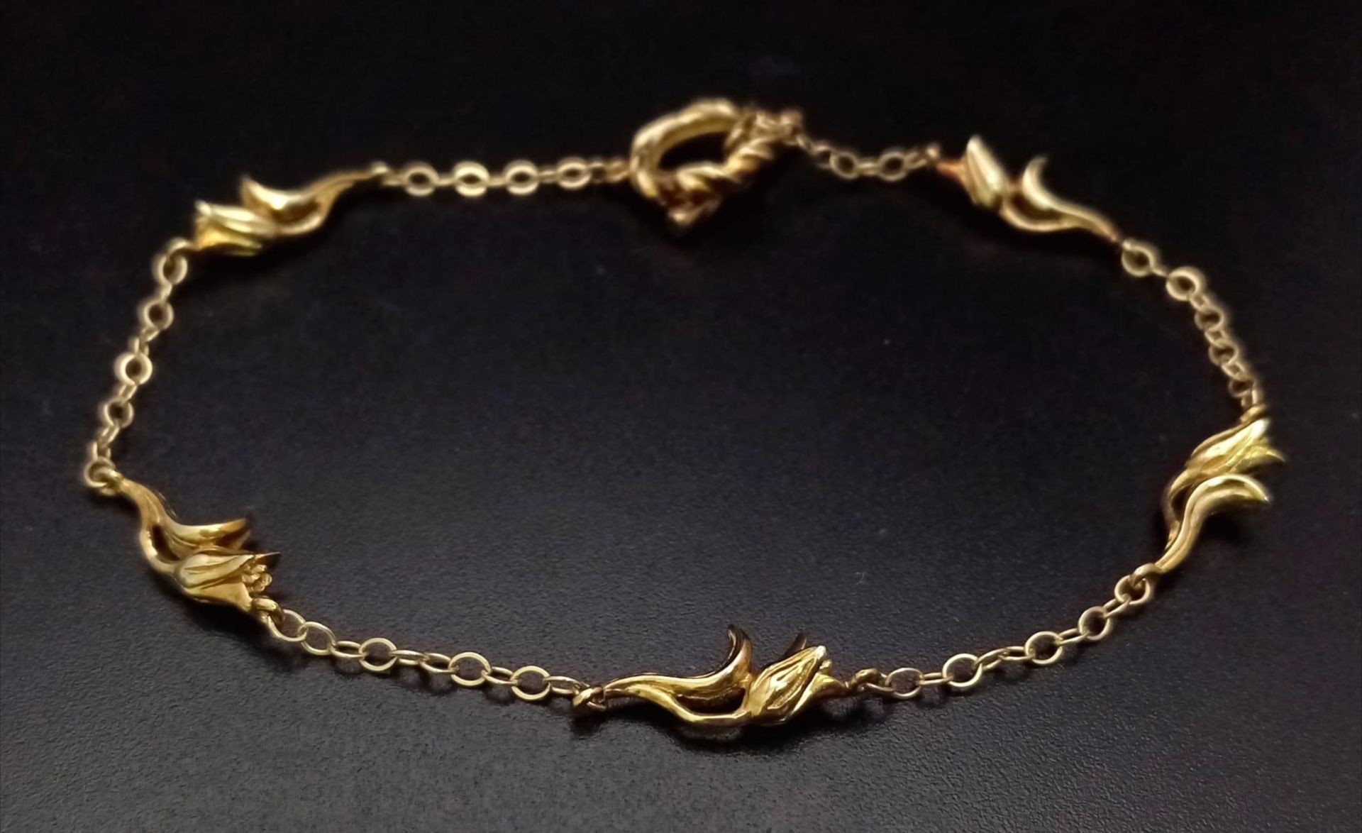A Vintage 9K Yellow Gold Rose Link Bracelet. 17cm. 3.87g