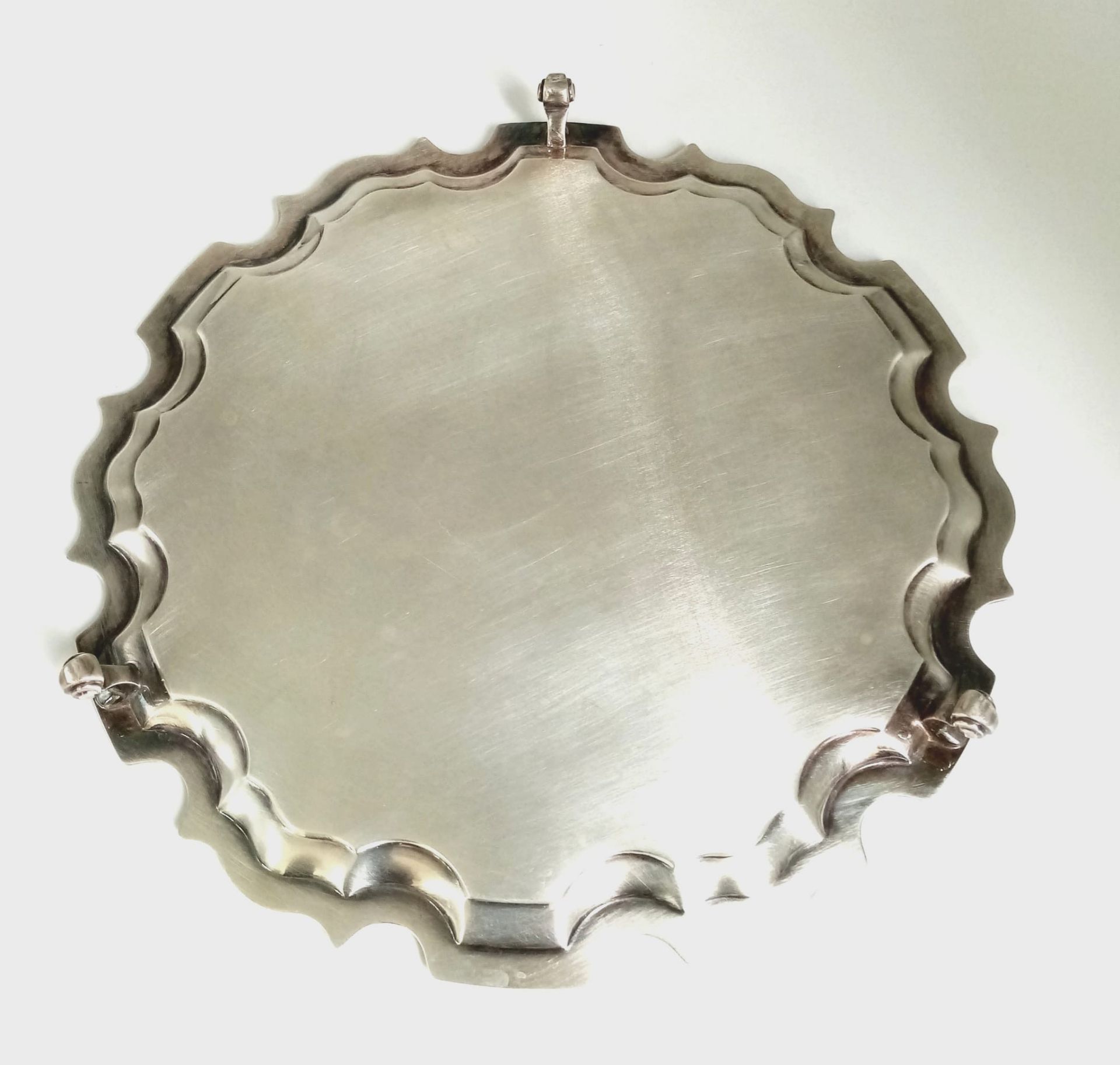 A Vintage Sterling Silver Small Salver Dish on Three Pedestal Feet. 20cm diameter. 391g - Image 3 of 4