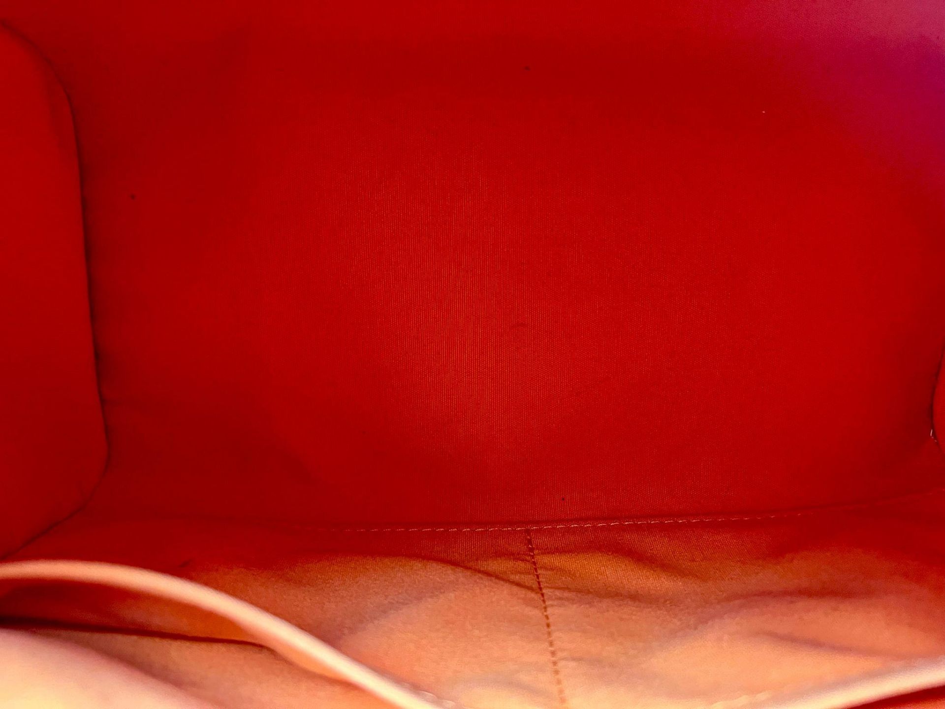 A Louis Vuitton Mandarin Epi Leather Speedy Bag. Twin handles with a zipped top. Orange textile - Bild 6 aus 7