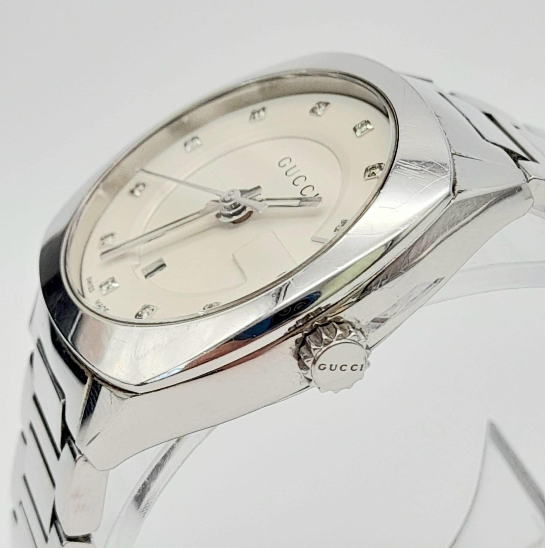 A Gucci Quartz Ladies Watch. Stainless steel strap and case -29mm. Cream dial with date window and - Image 3 of 9