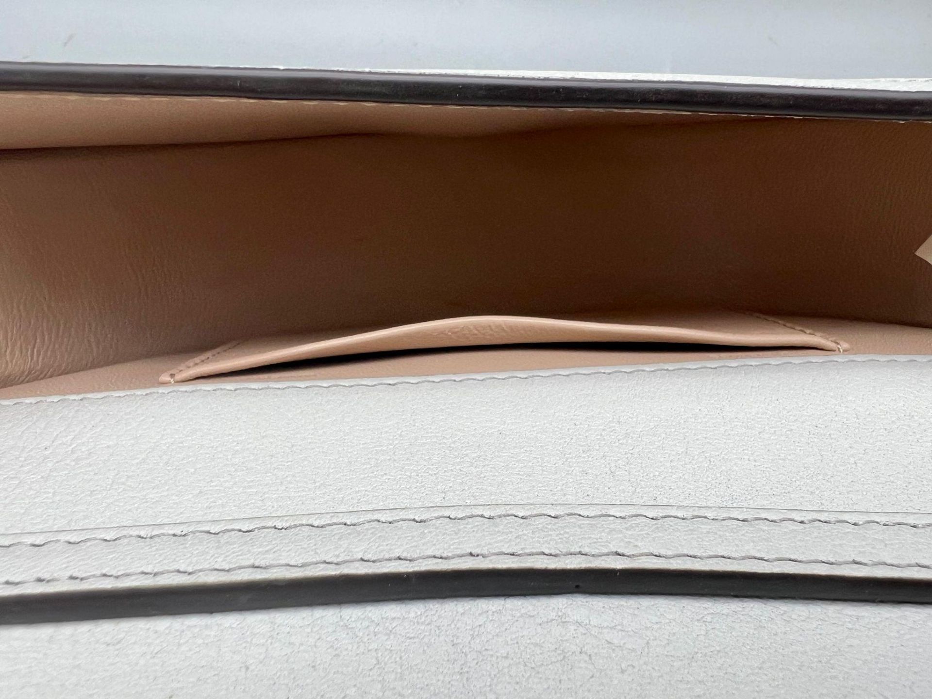 A Very Popular Chloe Bracelet Nile Leather Flap Handbag. Grey leather exterior with serious gold- - Bild 5 aus 6