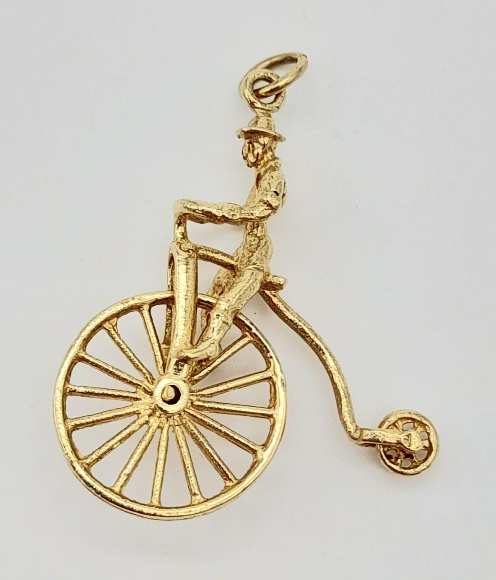 9K YELLOW GOLD PENNY FARTHING CHARM. 3.7G