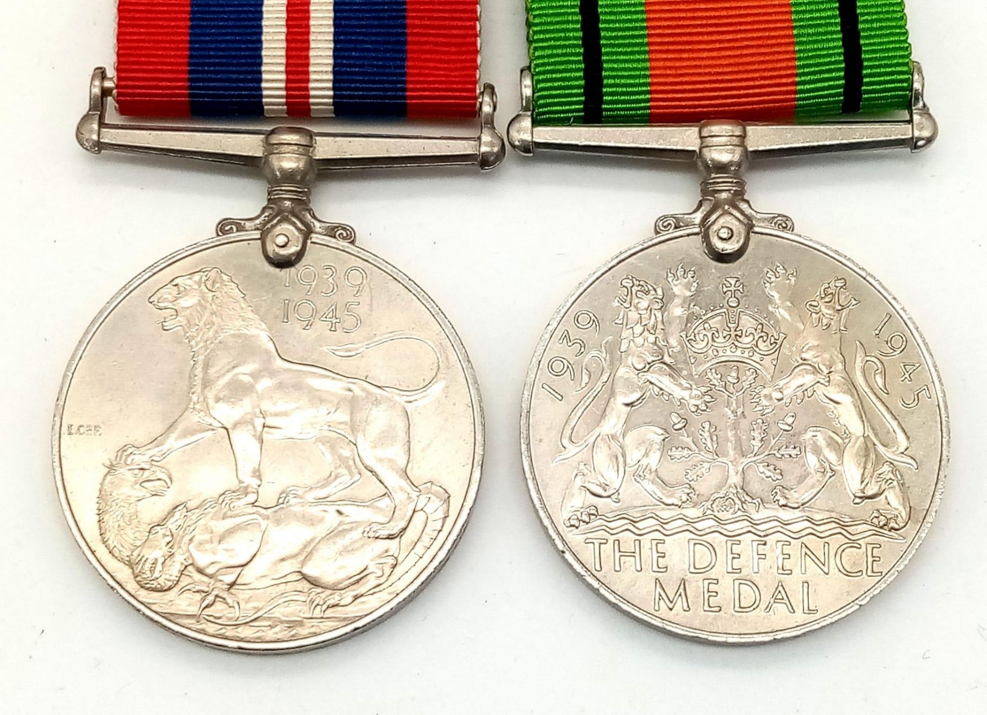 Two British WW2 George VI Medals - The Defence Medal and The War Medal, both with ribbons and a - Bild 4 aus 4