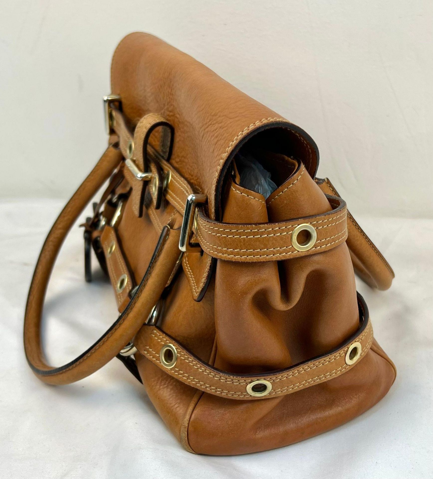 A Luella Brown Leather Handbag with Dust-Cover. Gold-tone furniture. Heart tassles. Exterior - Bild 2 aus 7