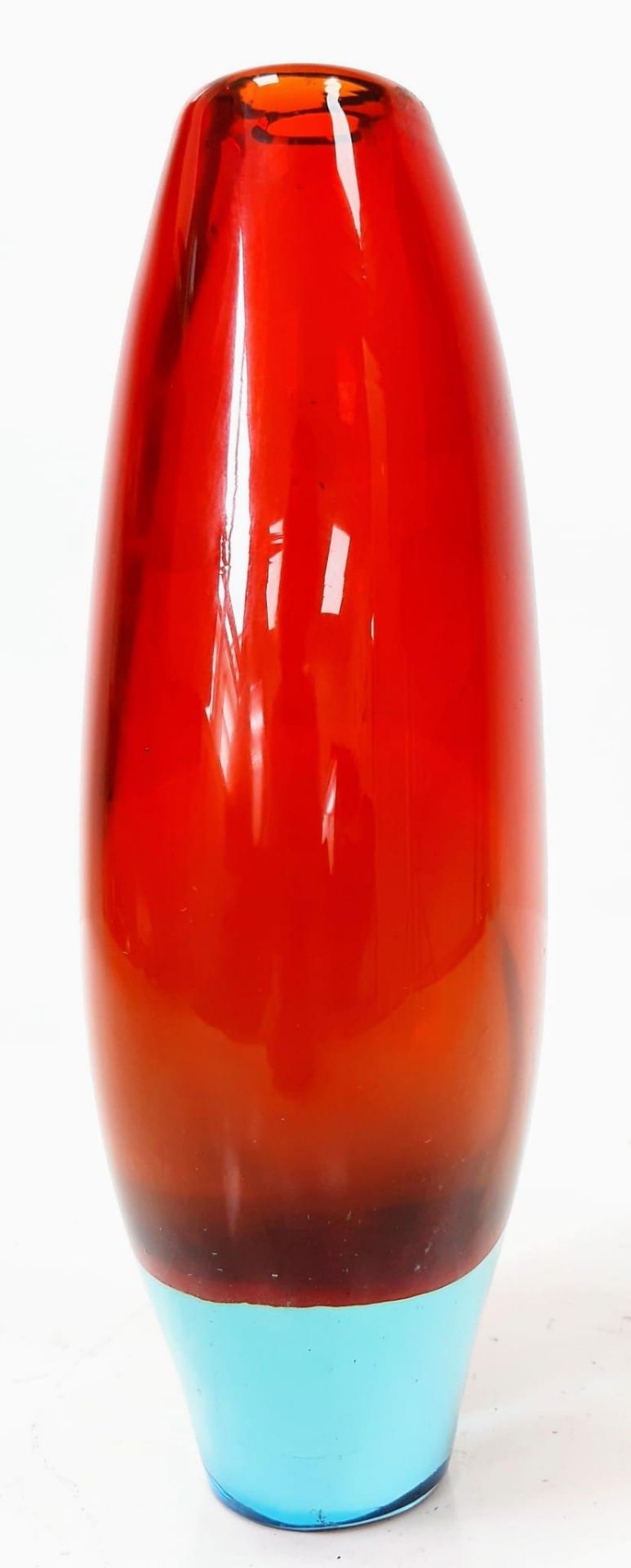 A Murano-Inspired Fire-Red and Sky-Blue Decorative Glass Vase. 24cm tall - Image 2 of 6