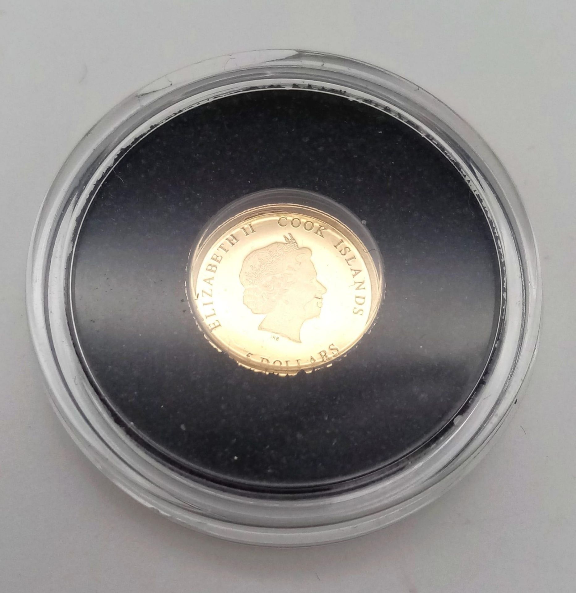 THE WORLDS SMALLEST GOLD COIN , 0.311 OF 24K GOLD PROOF QUALITY $5FROM THE COOK ISLANDS DATED - Image 2 of 3