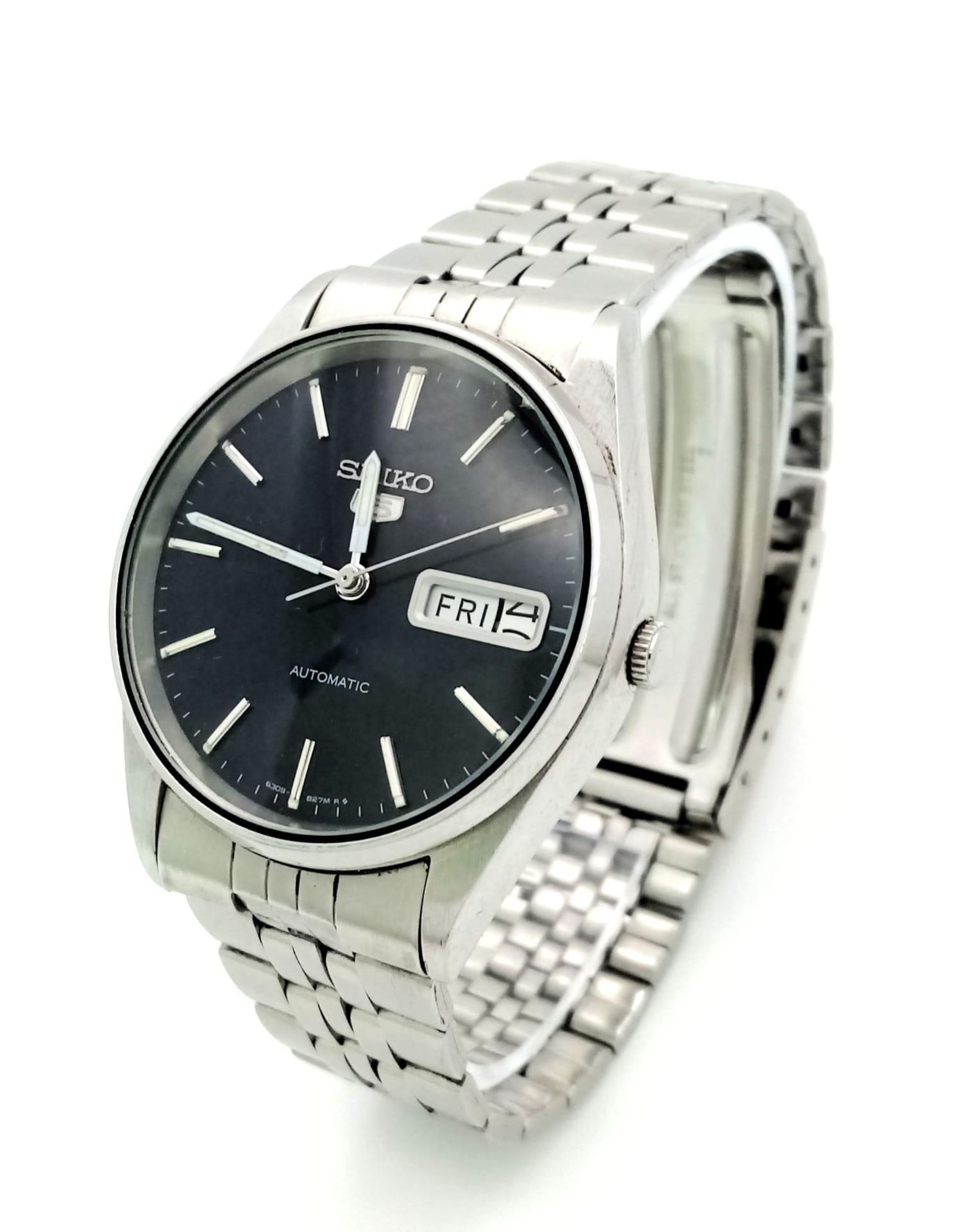 A Vintage Seiko 5 Automatic Gents Watch. Stainless steel strap and case - 36mm. Black dial with