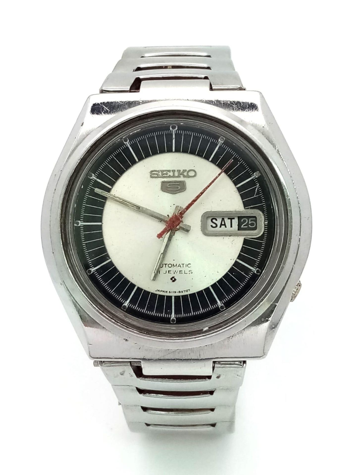 A Vintage Seiko 5 Automatic 21 Jewel Gents Watch. Stainless steel strap and case - 38mm. Silver - Image 2 of 6