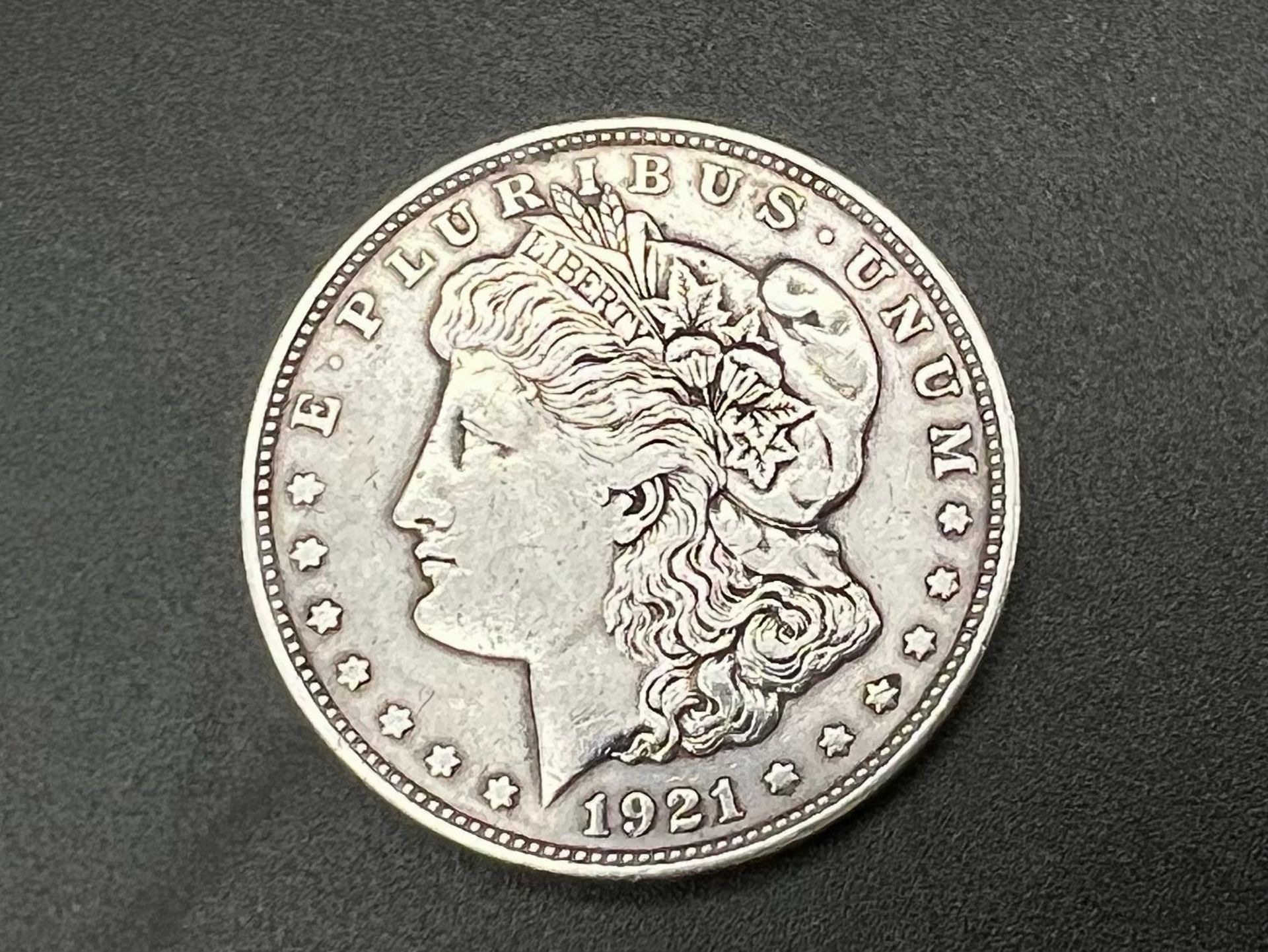 A 1921 USA Morgan Dollar, Denver Mint. Good Definition. Total Weight 27 grams. - Image 2 of 2