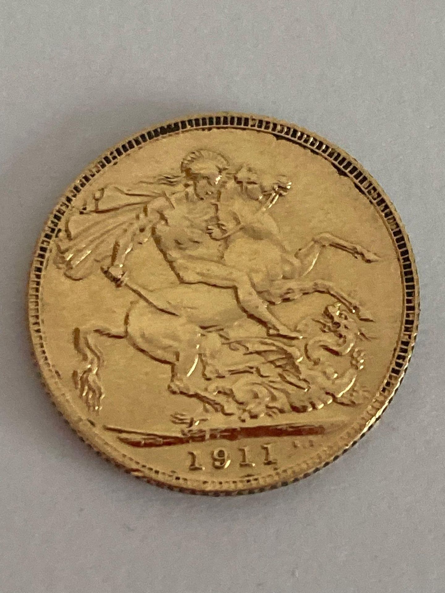 GOLD SOVEREIGN 1911 in very fine condition. Full size Sovereign. London mint.