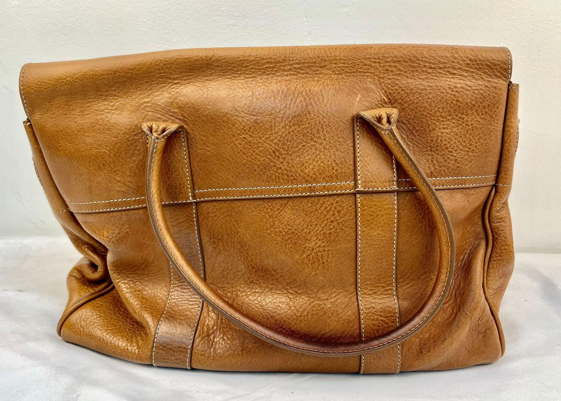 A Mulberry Classic Brown Leather Handbag. Textured brown leather. Gold-tone hardware. Spacious - Bild 5 aus 9