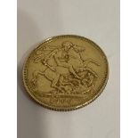 Victorian GOLD SOVEREIGN 1900. Veiled head in very fine condition. London mint.