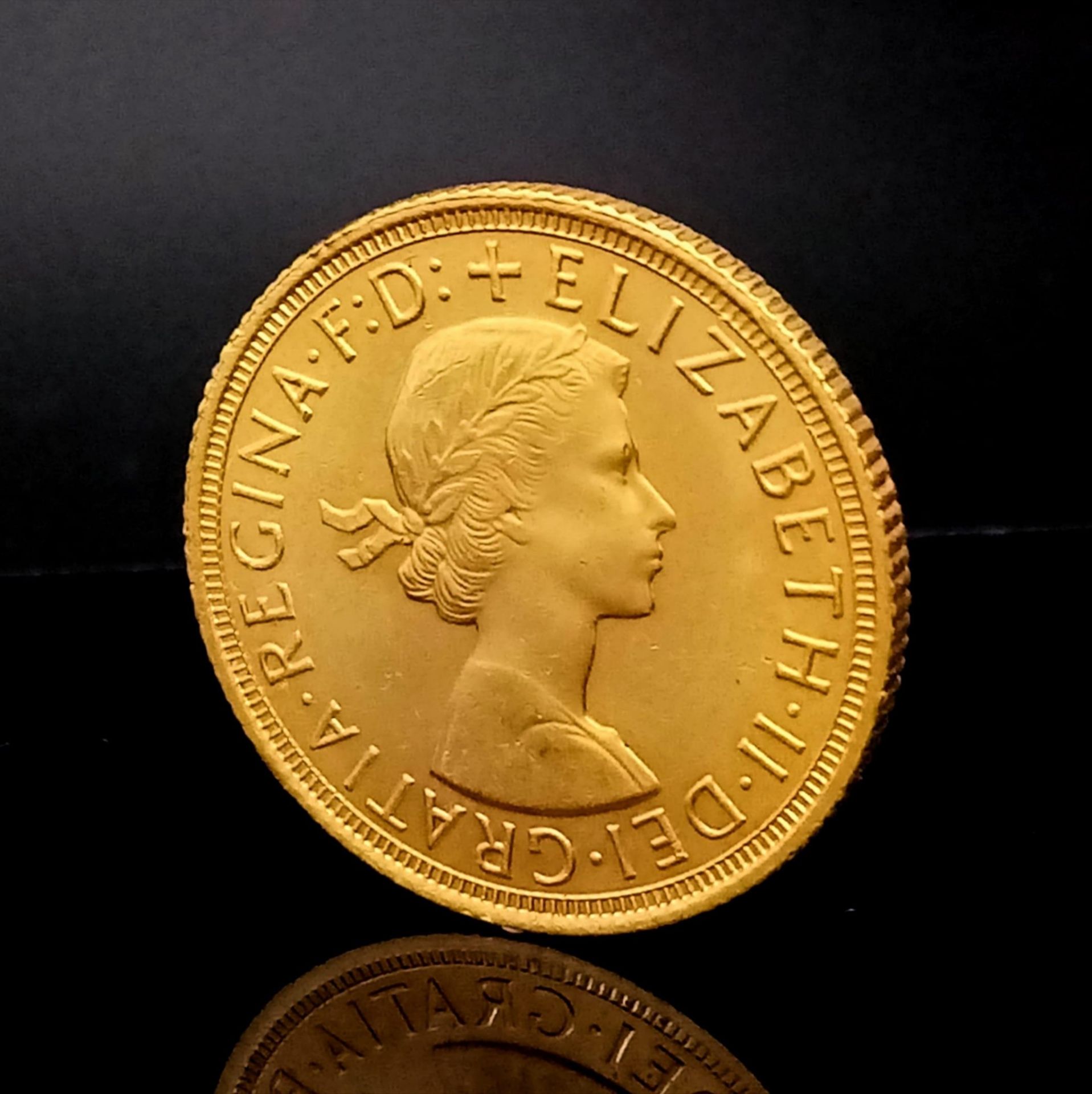 A Queen Elizabeth II 1964 Full 22K Gold Sovereign. EF.