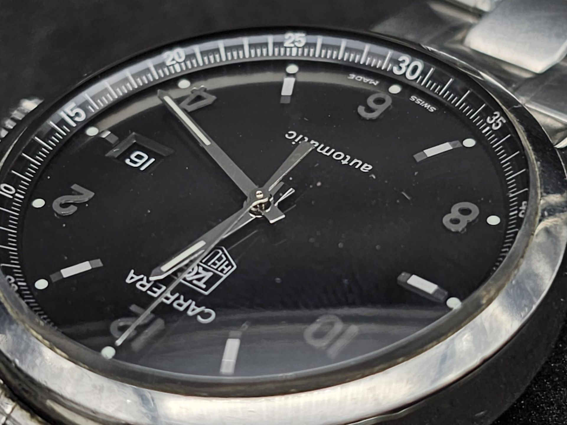 A FABULOUS TAG-HEUER CARRERA AUTOMATIC WATCH IN STAINLESS STEEL WITH COMPLIMENTARY BLACK DIAL . 40mm - Image 5 of 12