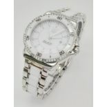 A TAG-HEUER LADIES "FORMULA 1" WRIST WATCH IN STAINLESS STEEL WITH DIAMOND BEZEL AND NUMERALS AND