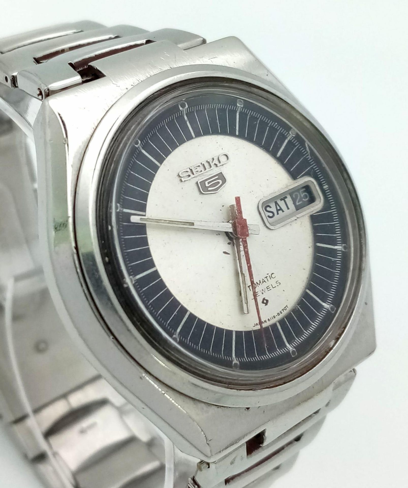 A Vintage Seiko 5 Automatic 21 Jewel Gents Watch. Stainless steel strap and case - 38mm. Silver - Image 3 of 6