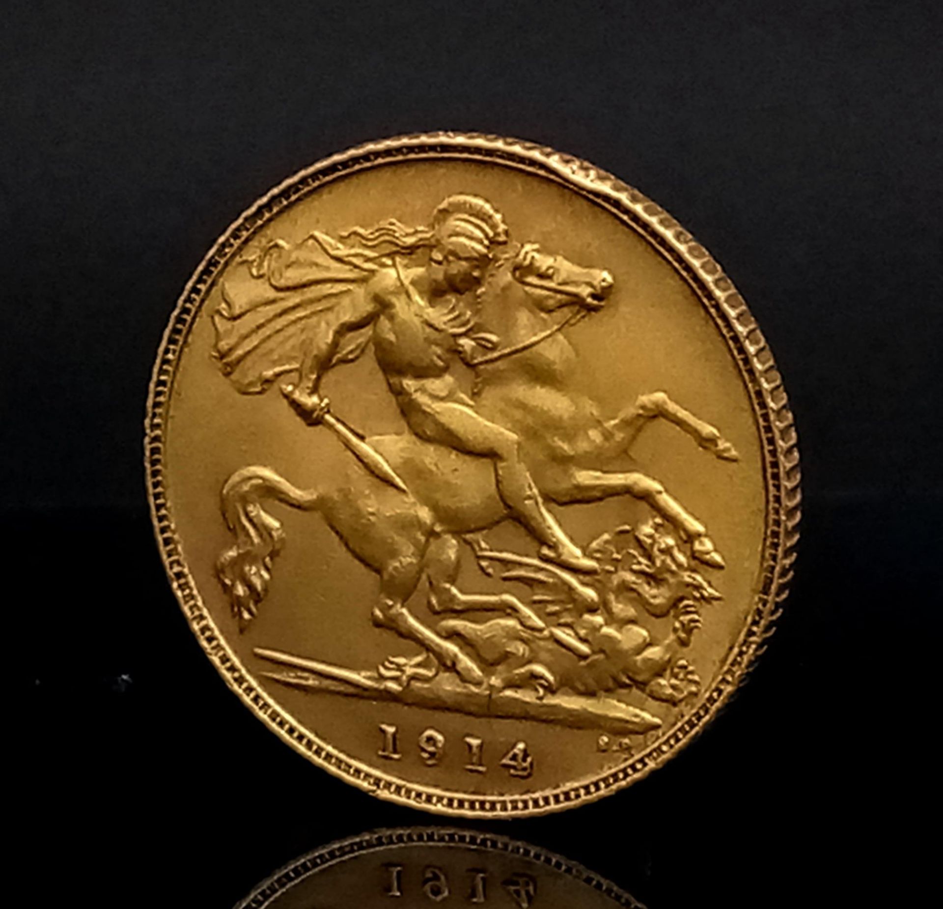 22k yellow gold half sovereign coin with King George, dated 1914, 4g