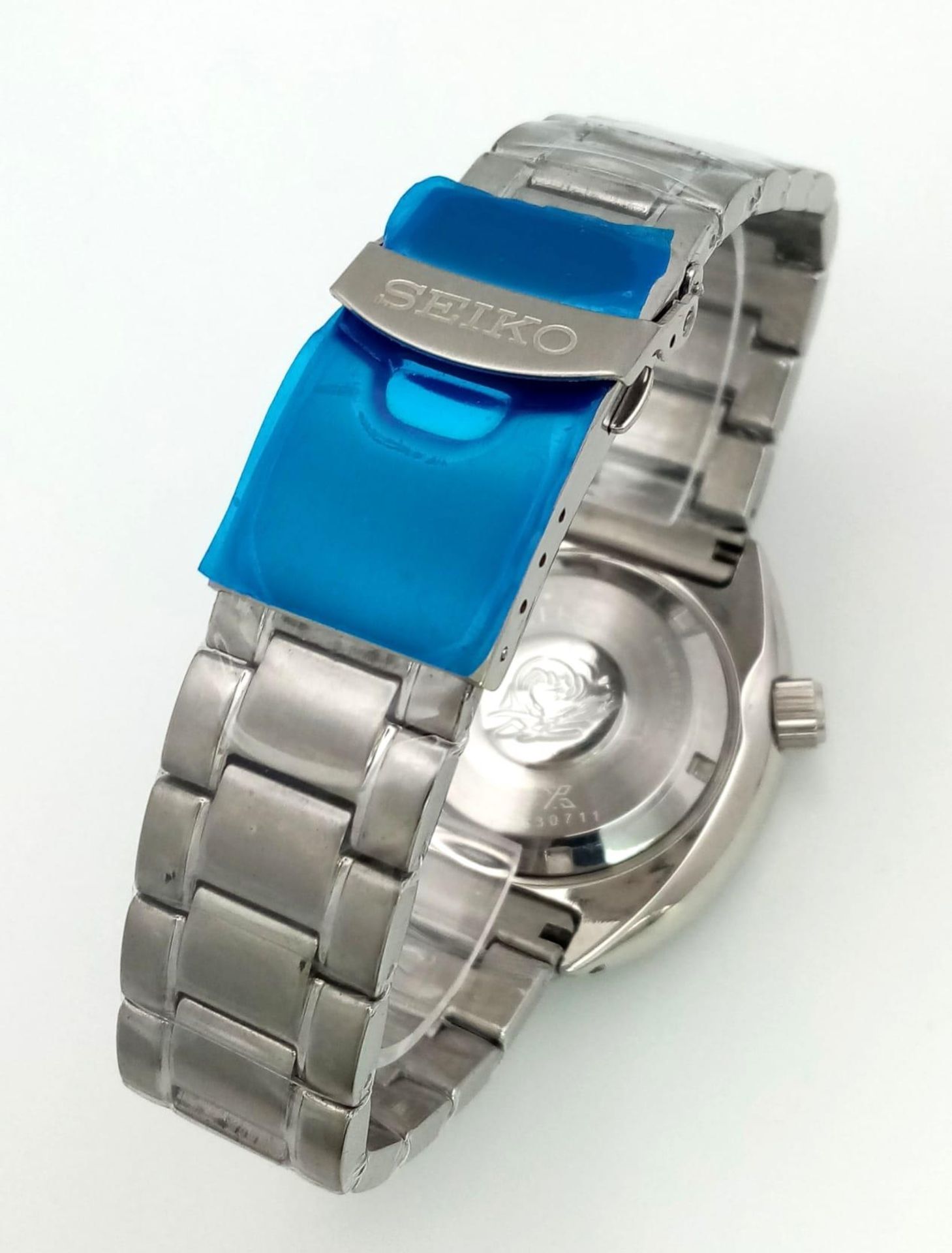 A Seiko Automatic 200M Divers Gents Watch. Stainless steel strap and case - 45mm. Blue dial with - Image 4 of 6