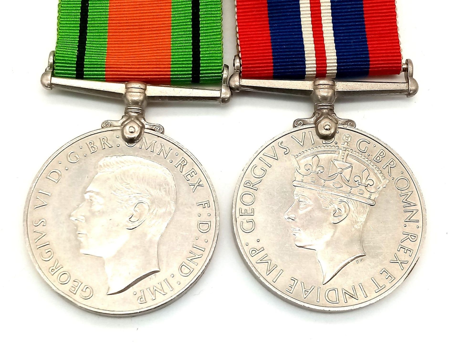 Two British WW2 George VI Medals - The Defence Medal and The War Medal, both with ribbons and a - Bild 3 aus 4