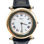 AN 18K GOLD LADIES CHOPARD WRIST WATCH WITH ROMAN NUMERALS , WITH BLACK LEATHER STRAP 27mm