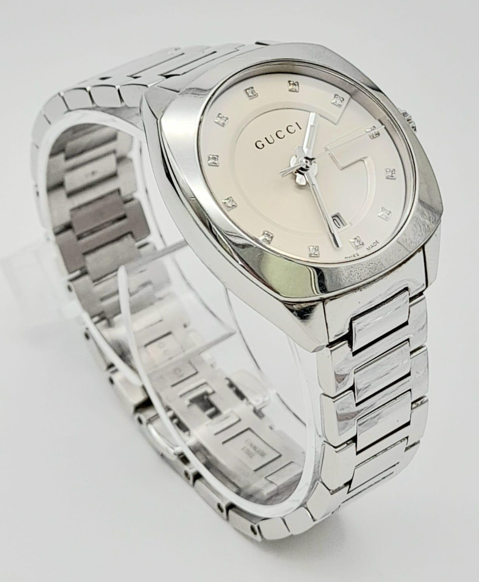 A Gucci Quartz Ladies Watch. Stainless steel strap and case -29mm. Cream dial with date window and - Image 2 of 9