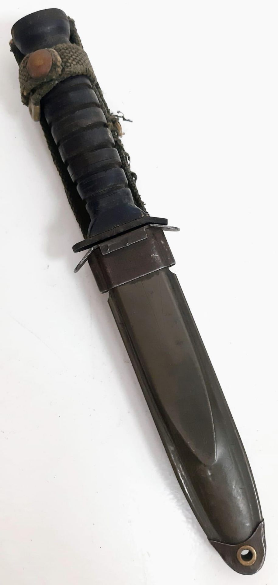 WW2 US Paratroopers M3 Fighting Knife Dated 1943. Makers name on the cross guard, flaming bomb stamp - Bild 2 aus 6