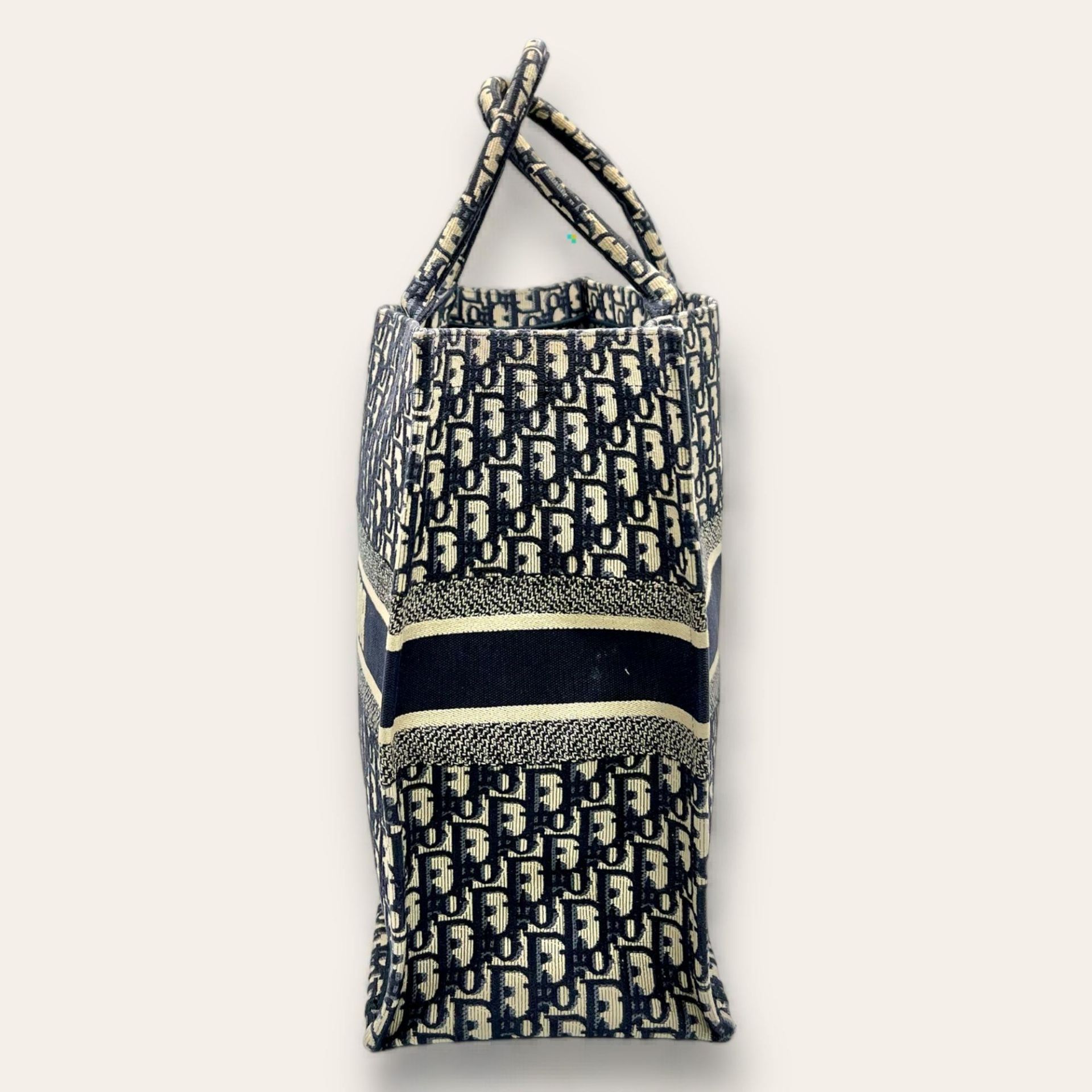 A Christian Dior Grey Oblique Book Tote Bag. Embroidered exterior, spacious interior. Ref: 13139. - Bild 4 aus 8