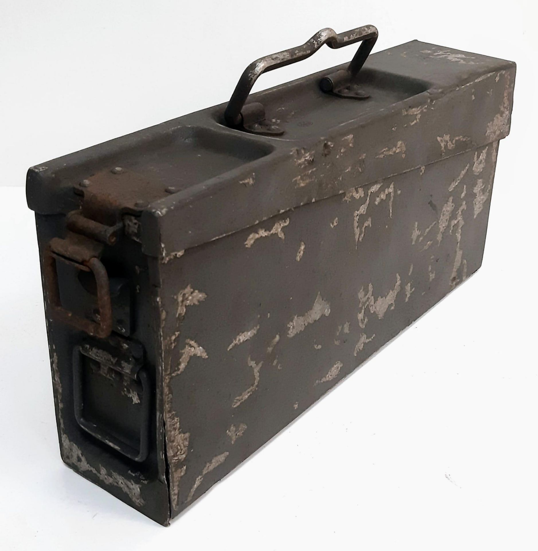 1941 Dated Aluminum MG Ammo Tin used as a First Aid Box. The lightweight tins were favoured by the - Bild 2 aus 4