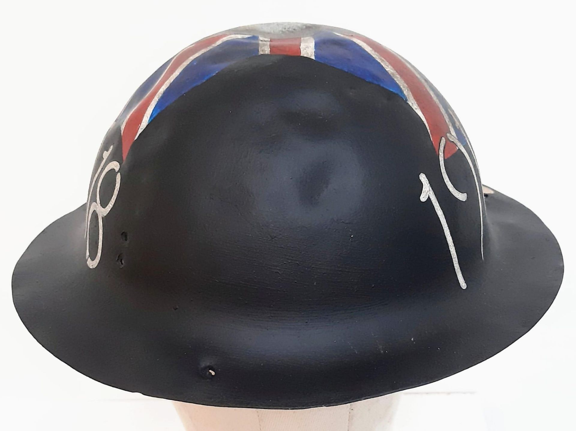 WW1 British Helmet with post War memorial Painting. - Bild 4 aus 5