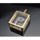 14K YELLOW GOLD STONE SET INITIAL P PENDANT ENCLOSED IN A GLASS CUBE. TOTAL WEIGHT 1.8G