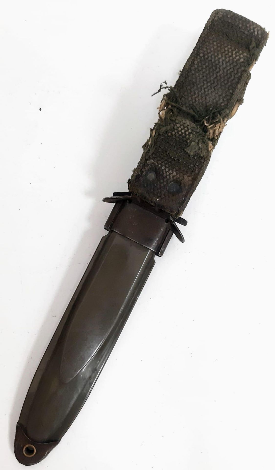 WW2 US Paratroopers M3 Fighting Knife Dated 1943. Makers name on the cross guard, flaming bomb stamp - Bild 3 aus 6