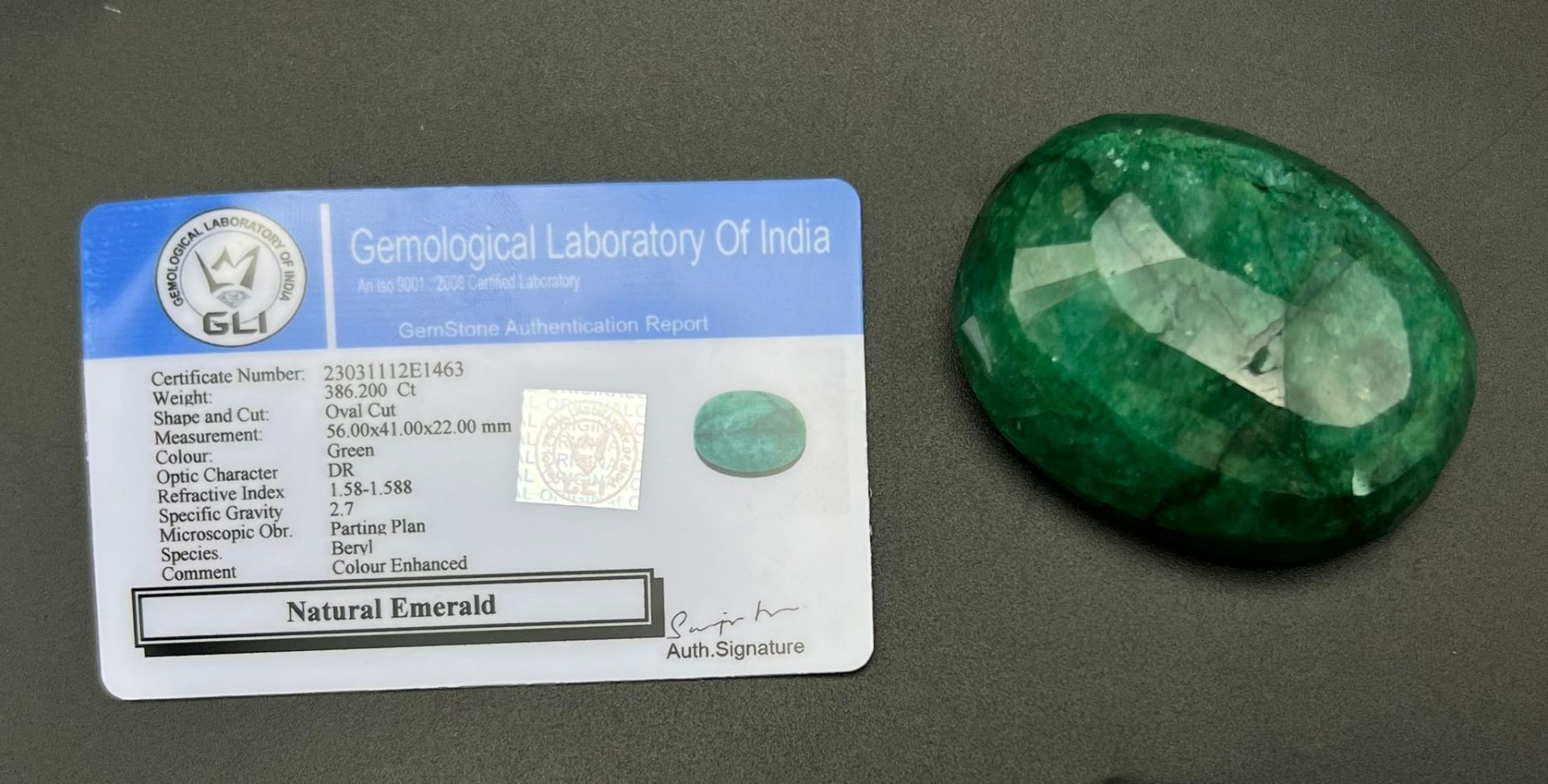 A 386.20ct Natural, Oval shaped, Earth Mined Emerald. Comes with GLI Certificate. - Bild 3 aus 3