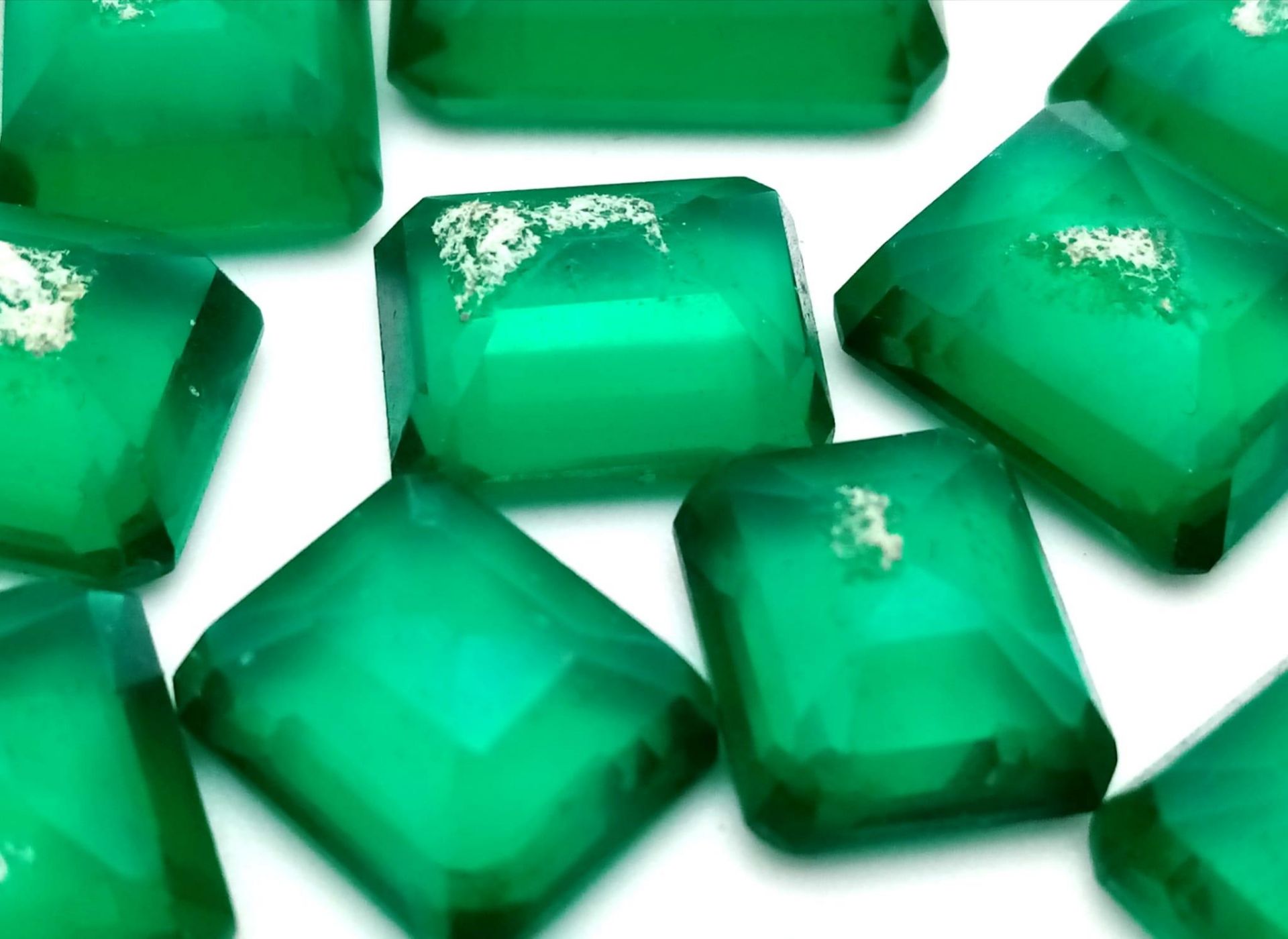 A 101.30ct of Natural Faceted Green Onyx Lot, include 12 Pcs. In Rectangular Shapes and comes with a - Bild 2 aus 4