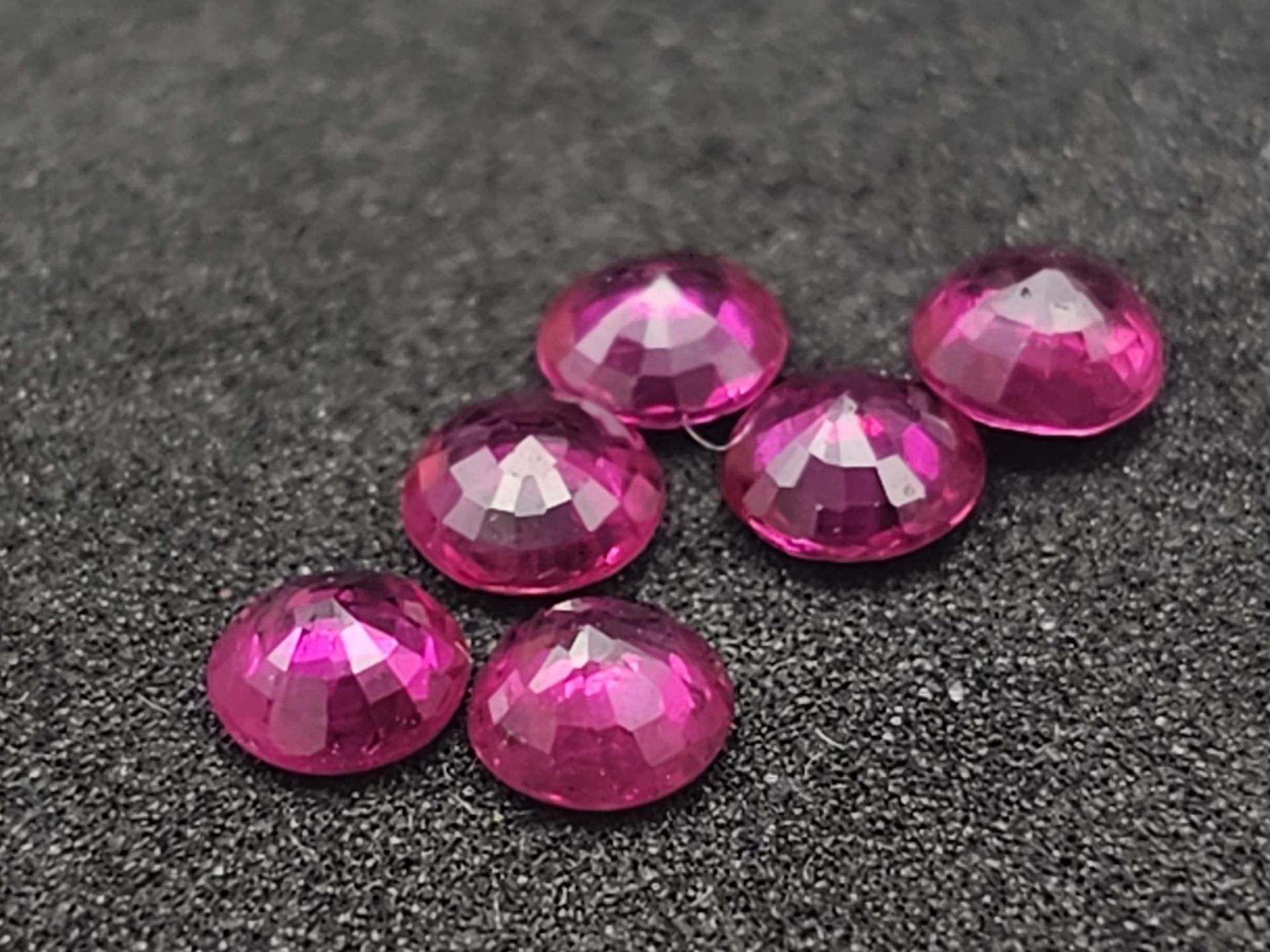 PARCEL OF 6 ROUND RUBIES. 3.21CT - Image 2 of 4