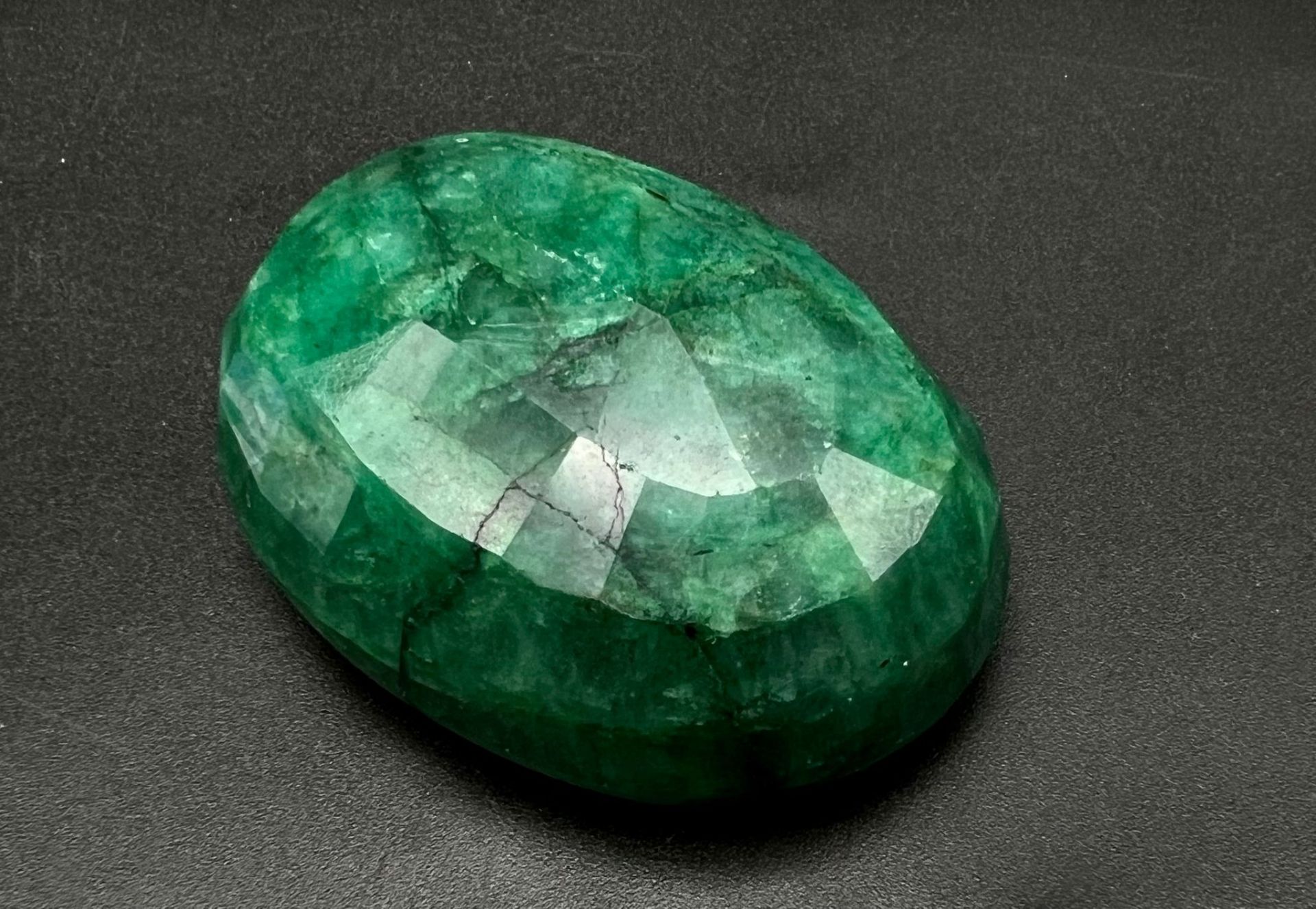 A 386.20ct Natural, Oval shaped, Earth Mined Emerald. Comes with GLI Certificate. - Bild 2 aus 3
