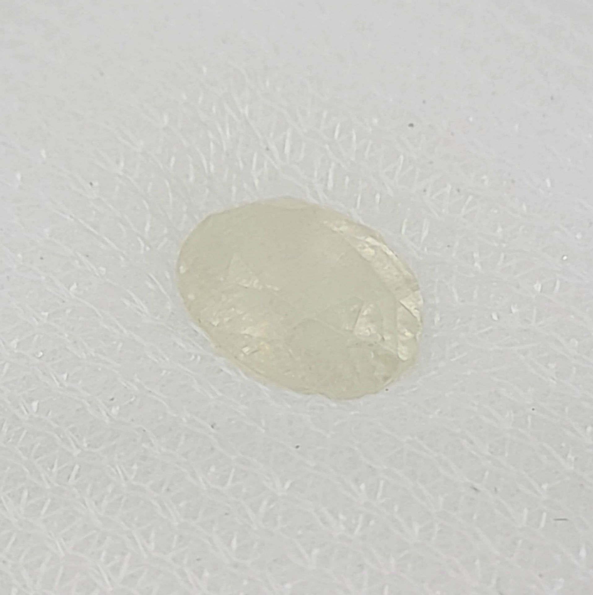 A 2.40ct Untreated Yellow Sapphire Gemstone. AIG American Gem Lab Certified. Comes in a sealed