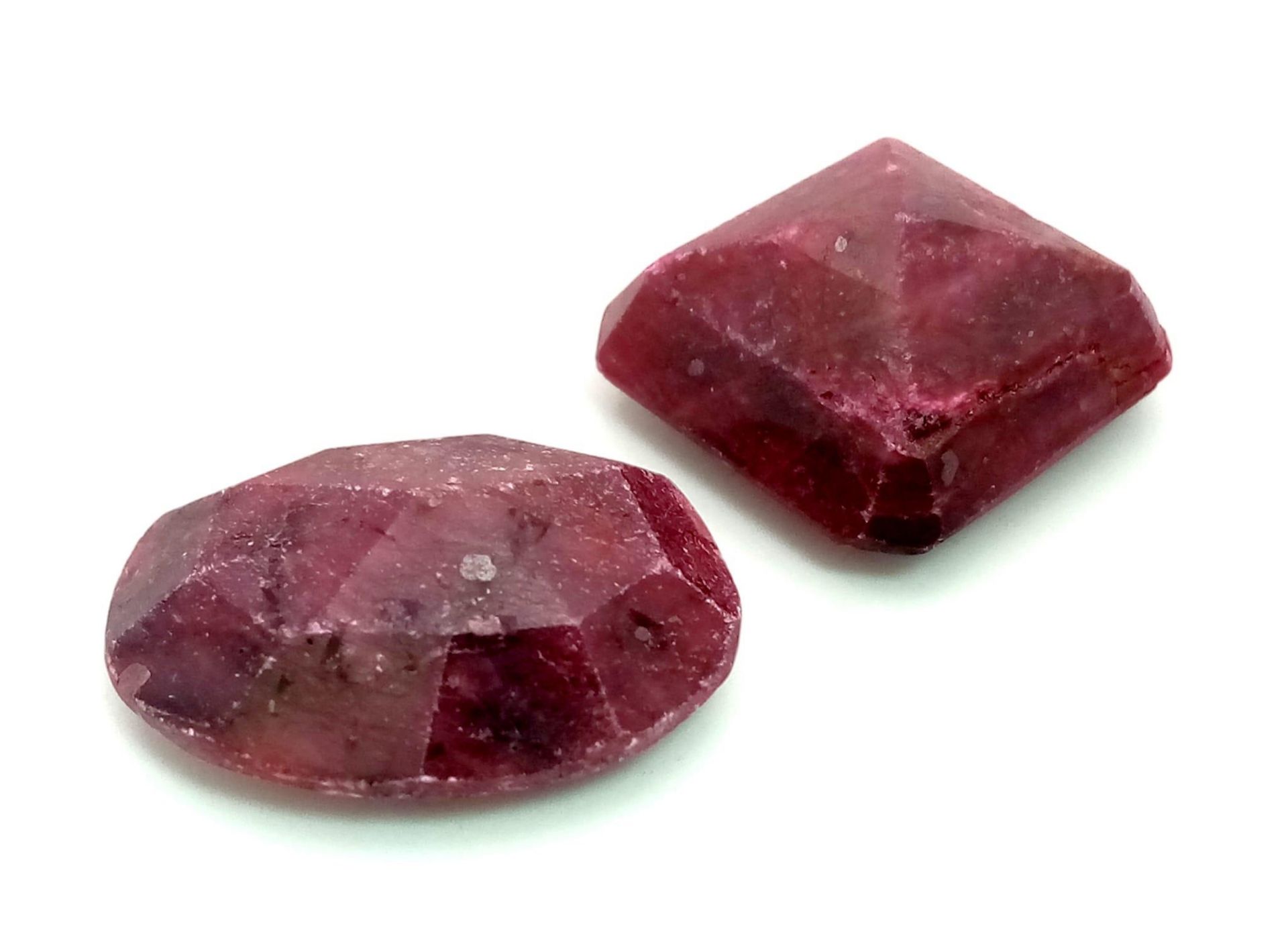 Lot of 2 large Rubies. Include: A Square 40.050cts and A 34ct Oval Ruby. Color enhanced, earth mined - Image 2 of 3