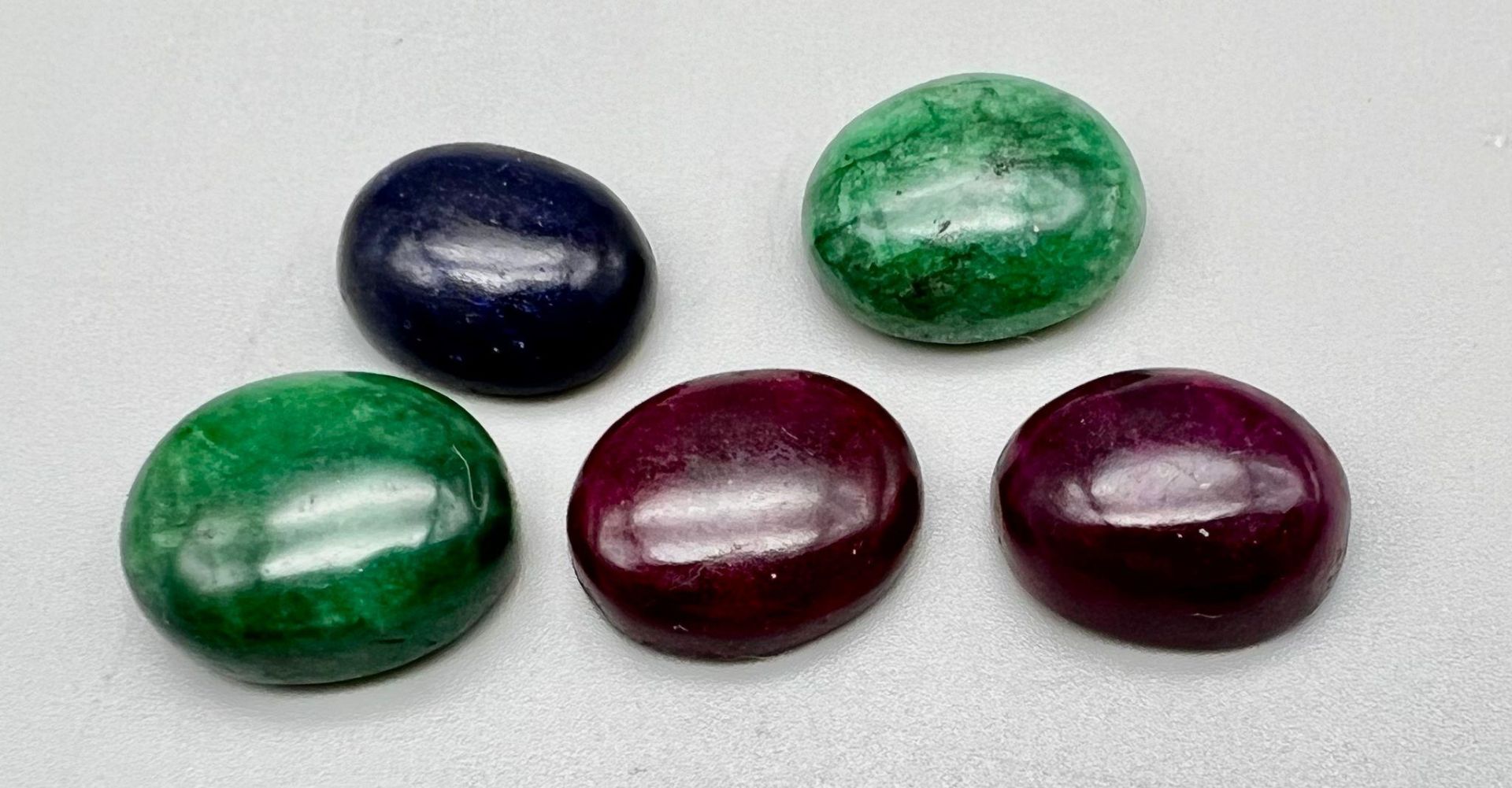 84.20 Ct mixed lot of 1 Cabochon Ruby, 2 Emerald & 2 Blue Sapphire Gemstones , GLI Certified - Image 2 of 3