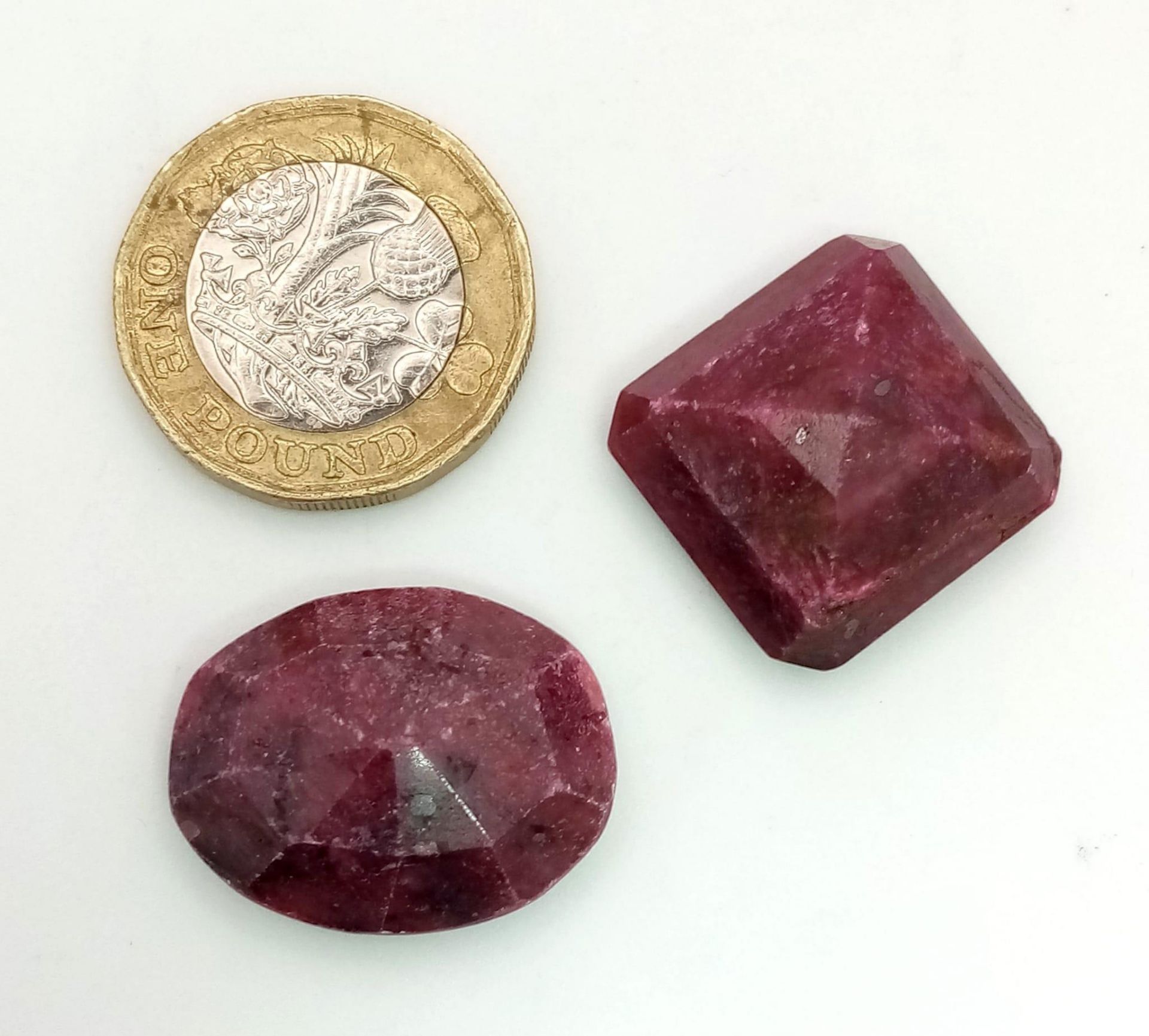Lot of 2 large Rubies. Include: A Square 40.050cts and A 34ct Oval Ruby. Color enhanced, earth mined - Image 3 of 3