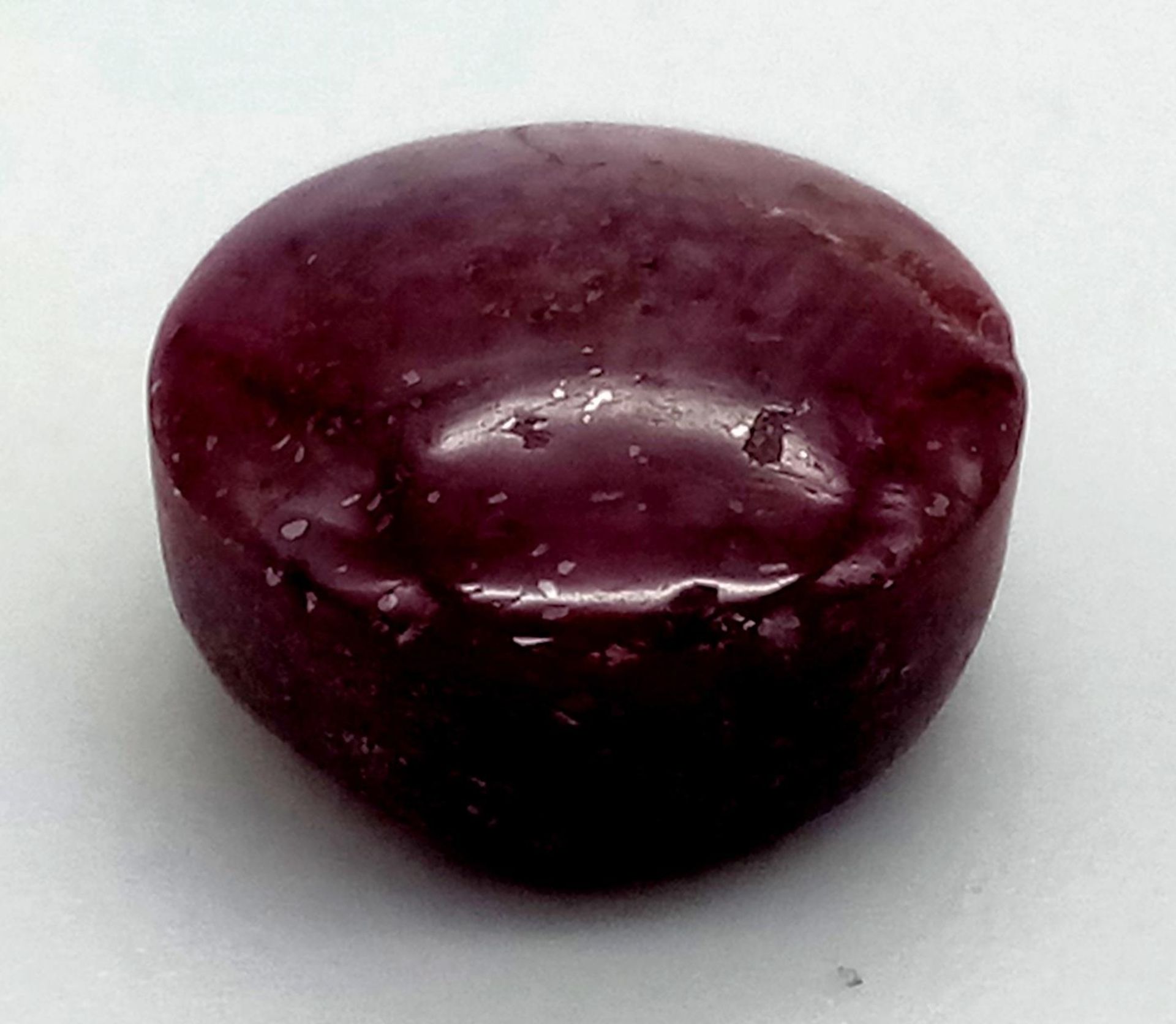 A 6.43ct Untreated Cabochon Ruby. Round cut. IGL&I Certified. - Image 3 of 4