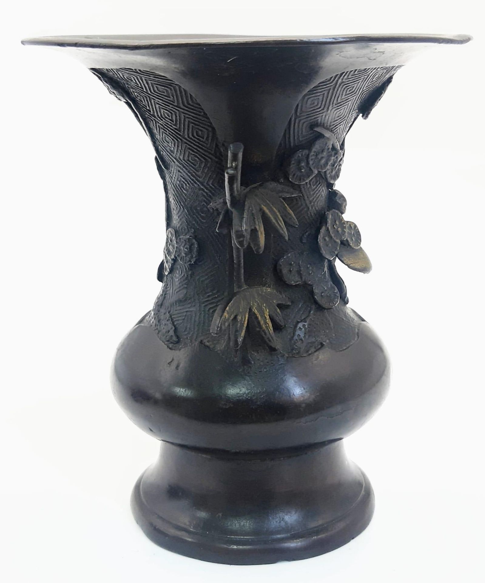 A Rare Antique 17th Century Chinese Ming Dynasty Small Bronze Altar Vase. Two ornate branch - Bild 4 aus 6