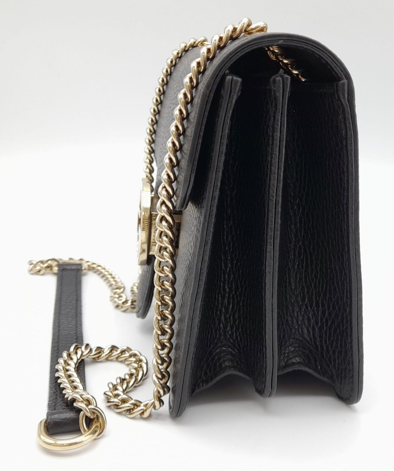 A Classic Gucci Interlocking Black Leather Hand/Shoulder bag. Gold tone hardware, Built in chain - Bild 2 aus 8