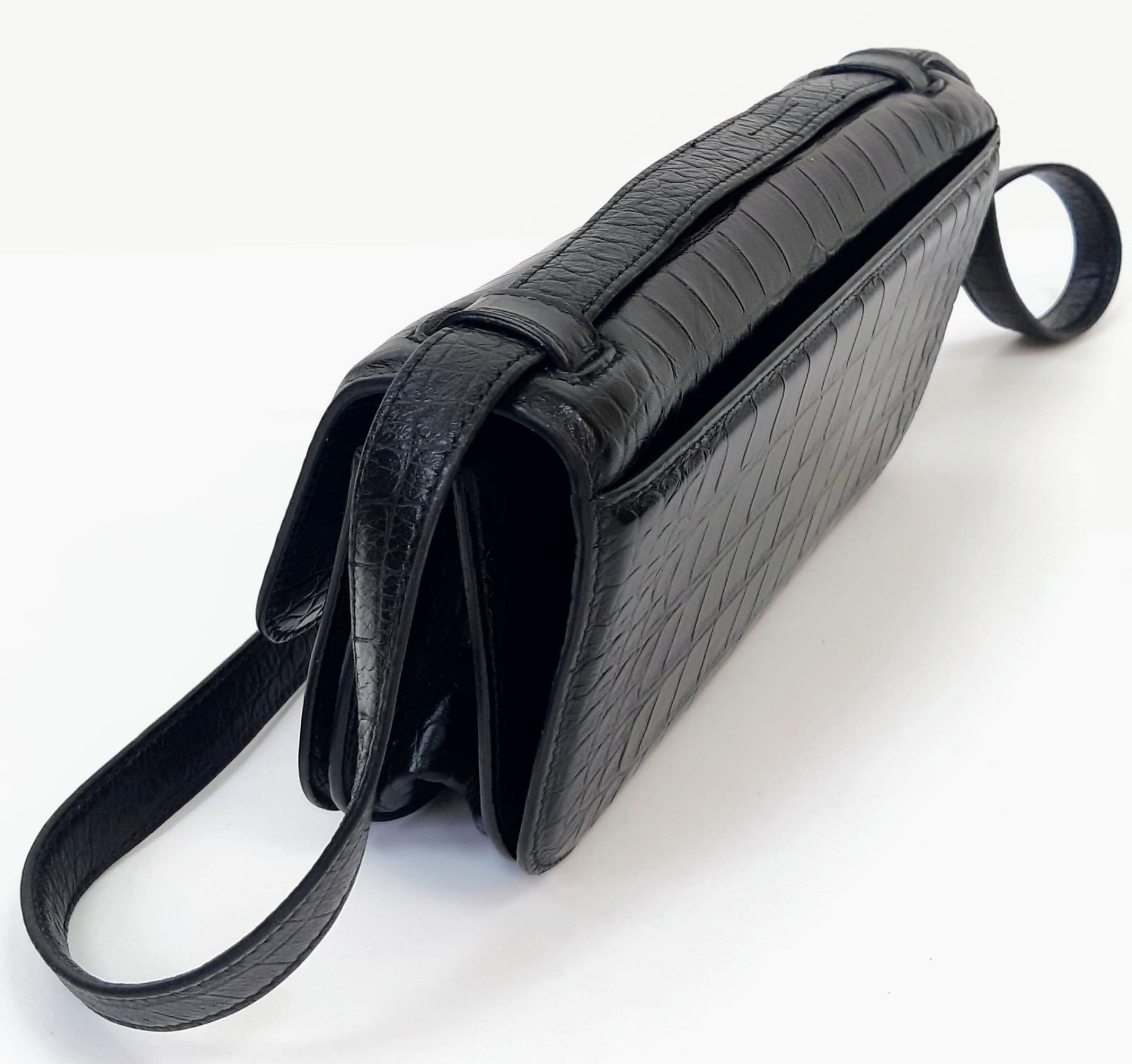 A Gossip Balenciaga BB Black Leather Handbag. Croc effect black leather. Gilded BB logo. Exterior - Bild 4 aus 9