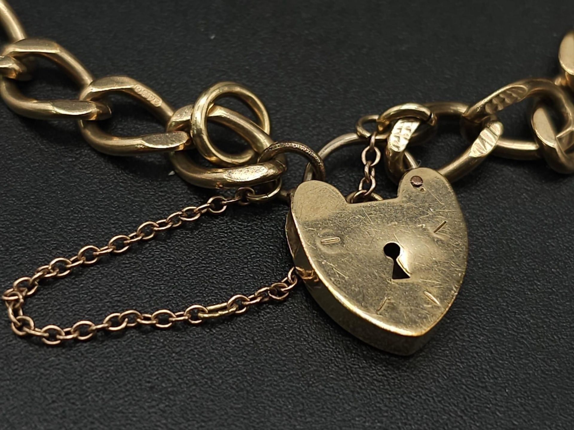 9K YELLOW GOLD CHARM BRACELET WITH PADLOCK CLASP AND SAFETY CHAIN, WEIGHT 11.5G - Image 2 of 10