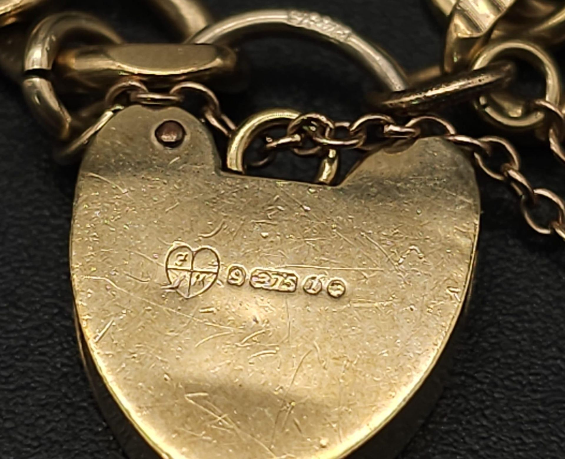 9K YELLOW GOLD CHARM BRACELET WITH PADLOCK CLASP AND SAFETY CHAIN, WEIGHT 11.5G - Image 4 of 10