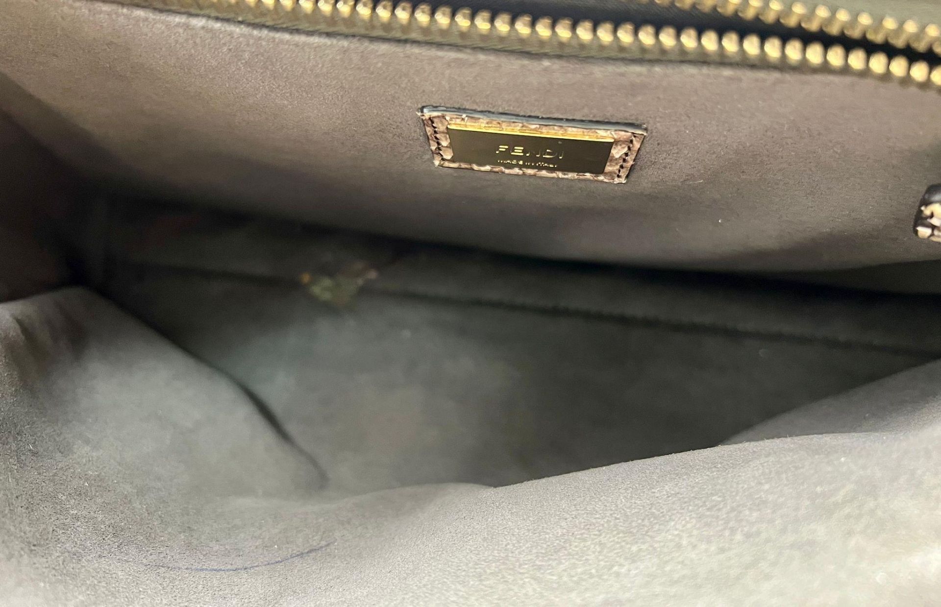 A Fendi Python Leather Hand/Shoulder bag. Attachable shoulder strap. Gold-tone hardware. Textile and - Bild 7 aus 8