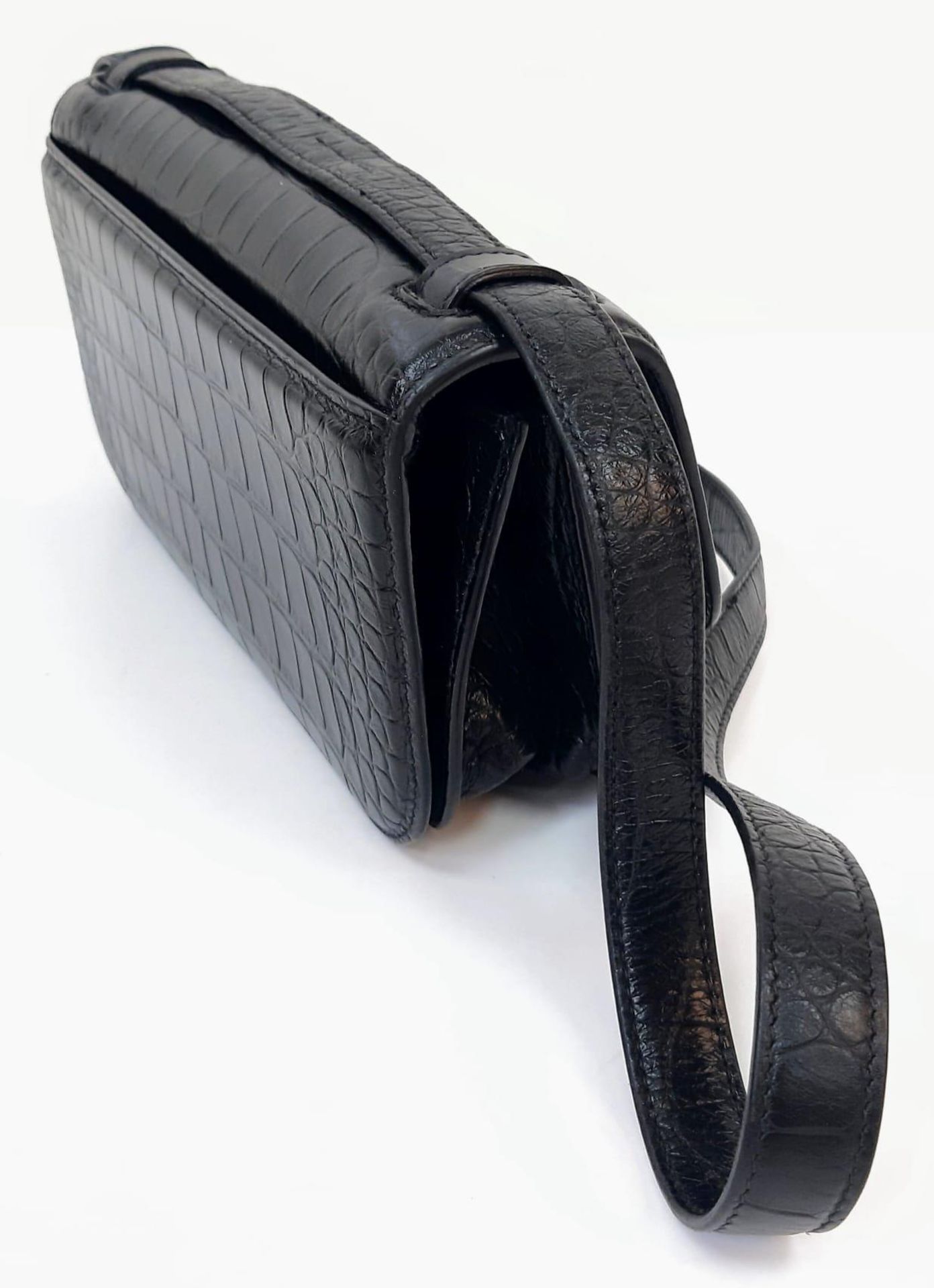 A Gossip Balenciaga BB Black Leather Handbag. Croc effect black leather. Gilded BB logo. Exterior - Bild 3 aus 9