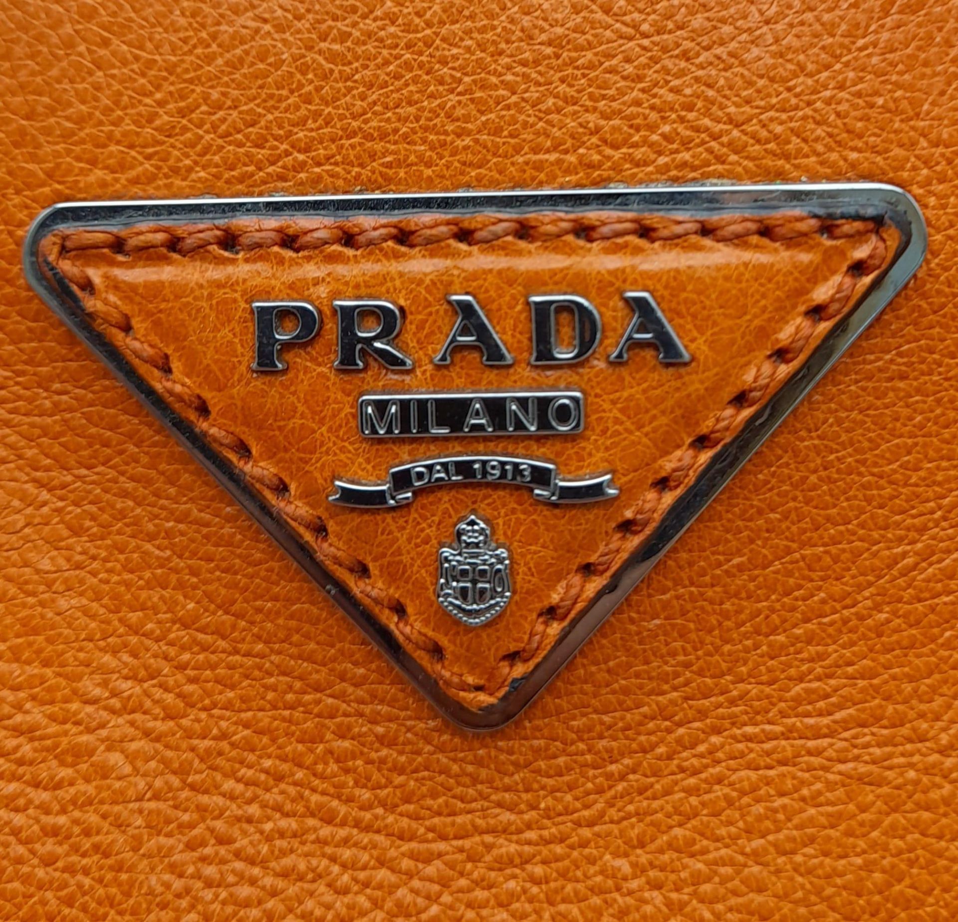 A Prada Saffiano Double Zip Luxury Tote Bag. Burnt orange leather with silver tone hardware. - Bild 11 aus 15
