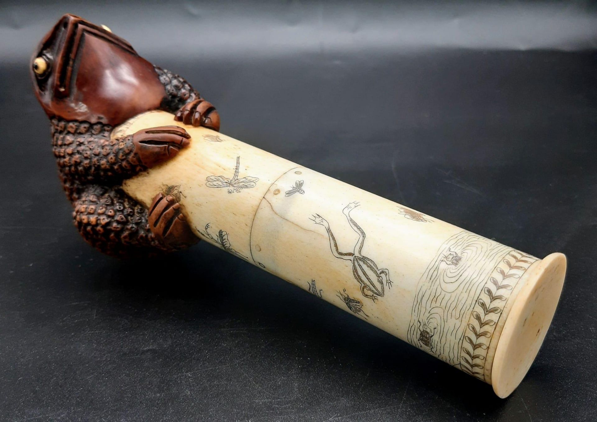 A Rare and Extraordinary Antique 19th Century Japanese Rootwood Warty Toad Scrimshaw Scroll - Image 7 of 7