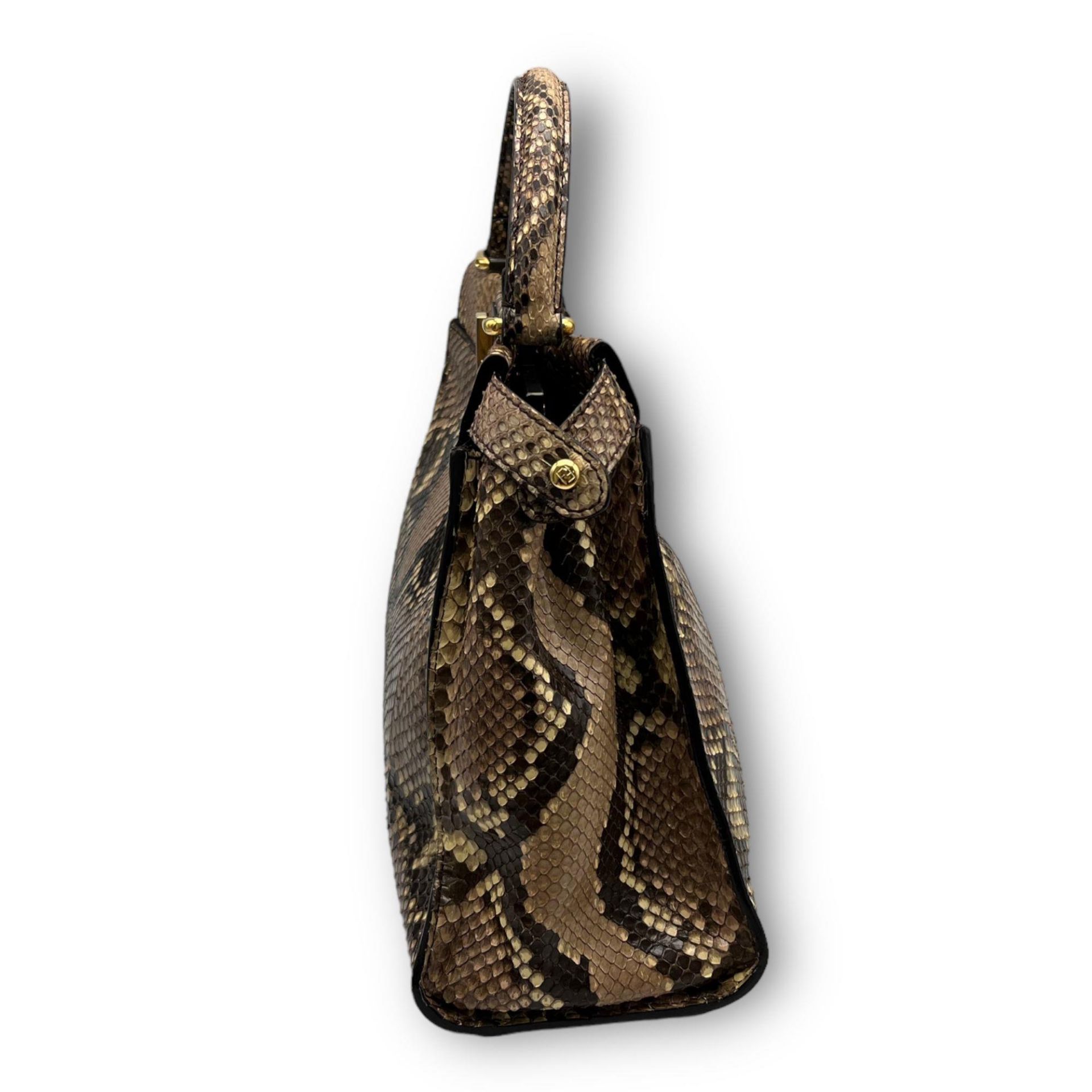 A Fendi Python Leather Hand/Shoulder bag. Attachable shoulder strap. Gold-tone hardware. Textile and - Bild 3 aus 8